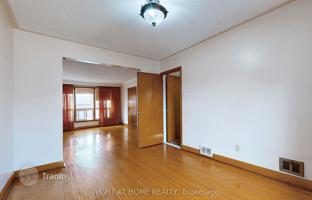 7-bedroom townhouse in Dufferin Street for C$1,683,000