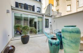 Fully renovated private mansion with a terrace and a balcony, Paris, France for 3,675,000 €
