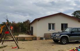 Building land A large building plot for sale, with a house and a project for the construction of an additional villa, Svetvinčenat for 464,000 €