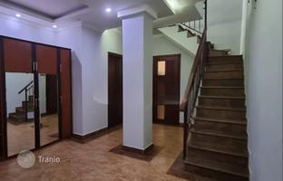 5-bedroom house 355 m² in Tbilisi (city) for $240,000