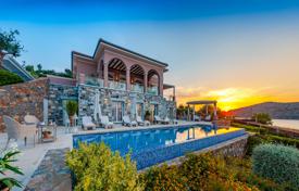 Beachfront villa with a panoramic view, a private beach and a swimming pool, Crete, Greece for 29,400 € per week