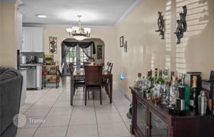 6-bedroom house 304 m² in Miami Gardens for $675,000