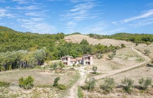 6-bedroom country house 288 m² in San Venanzo for 750,000 €