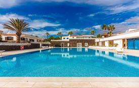 Two-storey bungalow cottage with a terrace, a garage and a garden in a residential complex with a swimming pool, Costa del Silencio, Spain for 770,000 €