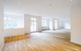 Four-room renovated apartment near Kurfürstendamm boulevard, Berlin, Germany for 899,000 €