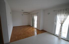 House with 3 apartments — FIRST ROW NEXT TO SEA for 800,000 €