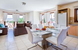 2-bedroom apartment 145 m² in Aphrodite Hills for 400,000 €