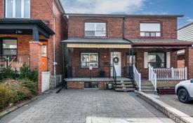 Terraced house – York, Toronto, Ontario,  Canada for C$1,395,000