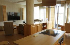 We offer spacious apartment with amazing view of the river for 380,000 €