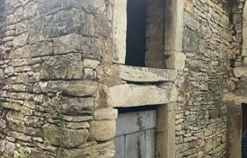 ISTRIA, VODNJAN — Five stone houses in the city center for adaptation for 180,000 €