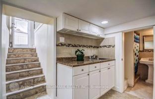 7-bedroom house in York for C$1,167,000