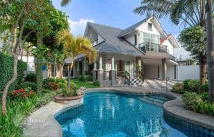 5-bedroom villa 315 m² in Pattaya for $385,000