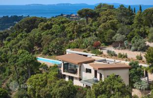 Designer villa with a pool and a large plot in La Croix-Valmer, Côte d'Azur, France for 5,900,000 €