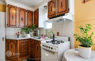 6-bedroom house in Dufferin Street for C$1,167,000