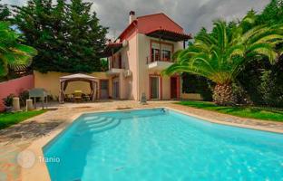 Three-level furnished cottage with a swimming pool and a large plot in Peloponnese, Greece for 450,000 €