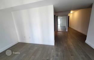 5-bedroom apartment in Bay Street for C$981,000