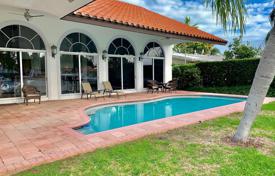 Spacious villa with a pool, a patio area and two garages, Miami, USA for $1,750,000