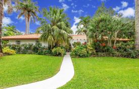 Spacious villa with a garden, a backyard, a swimming pool, a barbecue area, a patio and a garage, Miami, USA for 827,000 €