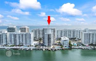 2-bedroom apartments in condo 205 m² in Miami Beach for $750,000