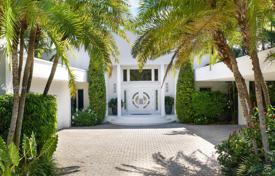 Spacious villa with a garden, a backyard, a pool and seating area, Key Biscayne, USA for $10,900,000