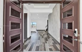 Townhome – West End, Miami, Florida,  USA for $998,000