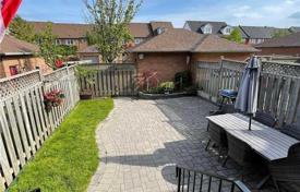 Terraced house – Scarborough, Toronto, Ontario,  Canada for C$1,135,000
