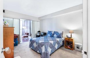 2-bedroom apartment in Bay Street for C$935,000