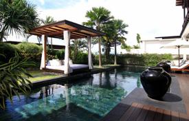 Spacious guarded villa with a swimming pool and lounge areas in a prestigious area, 500 meters from a beach, Jimbaran, Bali, Indonesia for 4,100 € per week