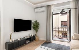 Furnished flat in a lively area with shops, cafes and taverns, Madrid, Spain for 889,000 €