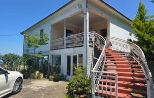 4-bedroom cottage 250 m² in Adjara for $200,000