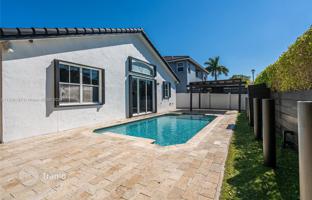 3-bedroom house 177 m² in West End for $796,000