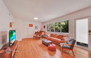 3-bedroom apartments in condo 130 m² in Bay Harbor Islands for $685,000