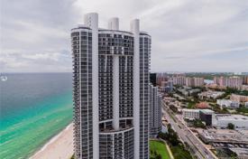 Bright apartment with ocean views in a residence on the first line of the beach, Sunny Isles Beach, Florida, USA for $998,000