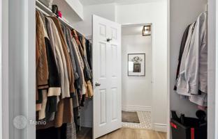 2-bedroom apartment in Bathurst Street for C$978,000