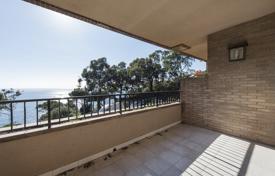 Apartments for sale in Lloret de Mar. Three-bedroom apartment with a spacious terrace and a sea view, on Costa Brava seafront, Lloret de Mar Apartments for sale in Lloret de Mar. Three-bedroom apartment with a spacious terrace and a sea view, on Costa Brava seafront, Lloret de Mar
