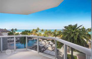 2-bedroom apartments in condo 187 m² in Collins Avenue for $2,998,000
