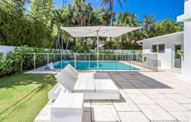 Luxury villa with a backyard, a swimming pool and a terrace, Key Biscayne, USA for $2,495,000
