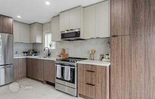 9-bedroom house in York for C$1,319,000