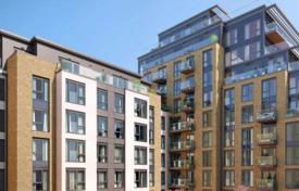 New apartment with picturesque views in a residential complex with a riverwalk, a gym and a parking, London, United Kingdom for £975,000