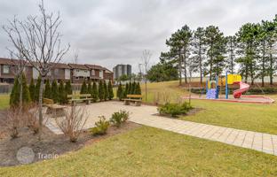 3-bedroom apartment in Etobicoke for C$932,000