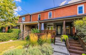 Terraced house – York, Toronto, Ontario,  Canada for C$936,000
