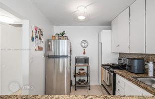 1-bedroom apartments in condo 70 m² in West Avenue for $365,000