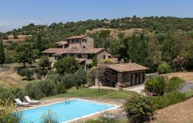 Estate for sale in Umbria with land for 2,650,000 €