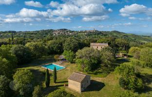 5-bedroom country house 384 m² in Pomarance for 950,000 €