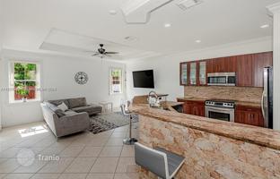 4-bedroom house 253 m² in West End for $750,000