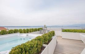 Three-storey villa with a swimming pool, a garden and a garage near the beach, in the picturesque and historic town of Sirmione, Italy for 1,490,000 €