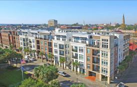 Apartment with a large balcony and a view of the harbour, near the Waterfront Park, Charleston, USA for $1,200,000