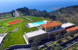 Luxury villa with Jacuzzi, tennis court and saltwater pool enjoying panoramic sea views, 5 minutes to San-Remo, Italy, Liguria for 5,000,000 €