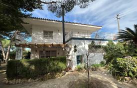 Large house with sea views in the Montgoda urbanization for 650,000 €
