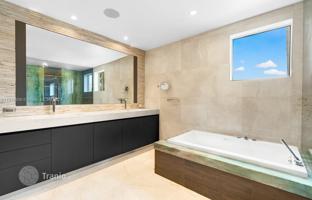 5-bedroom house 350 m² in Miami Beach for $4,500,000